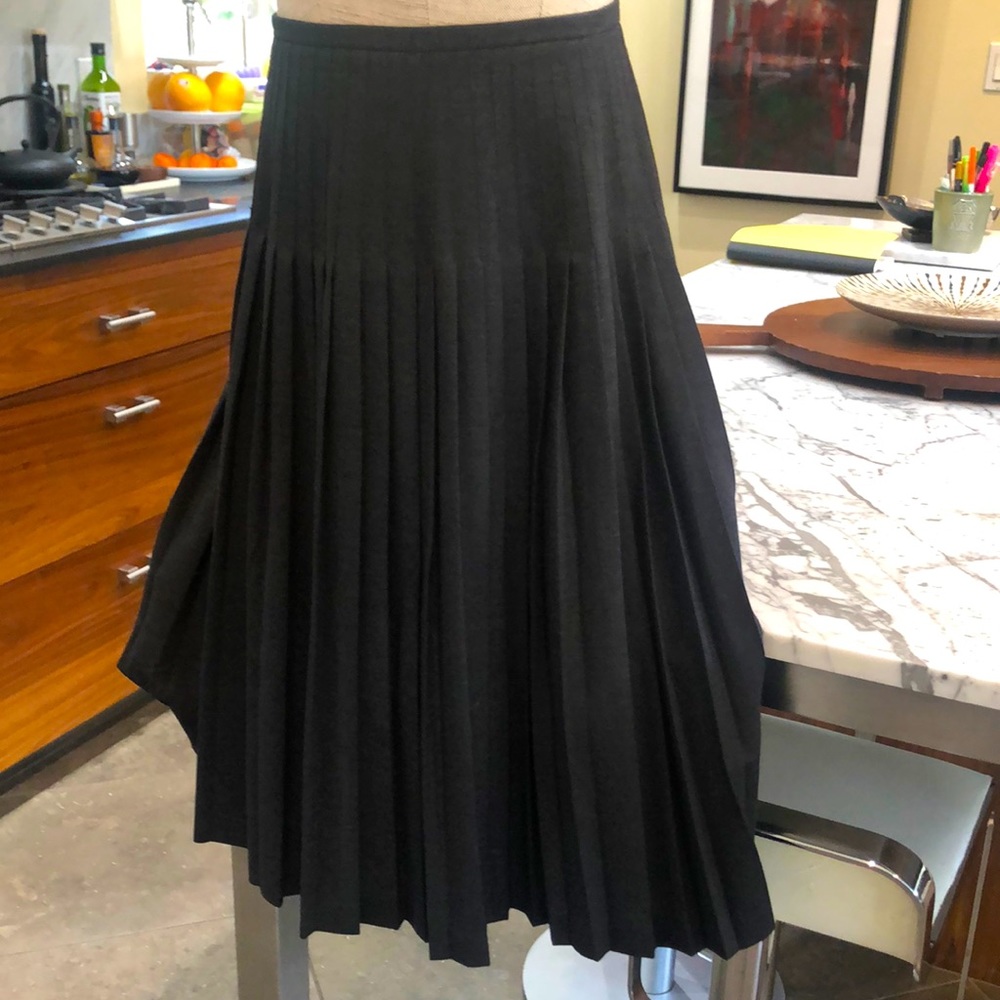 BERGDORF GOODMAN SHIN CHOI COLERIDGE CHARCOAL GRAY PLEATED SKIRT. Size 4.